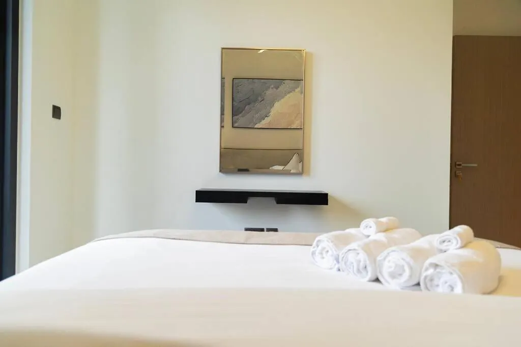 Burj & Fountain Views - Large Apt For 12 Guests! Dubai United Arab Emirates