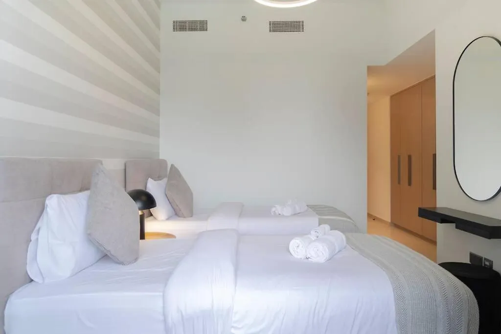 Apartment Burj & Fountain Views - Large Apt For 12 Guests! Dubai