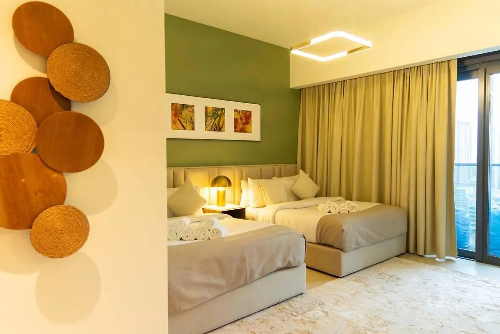 Burj & Fountain Views - Large Apt For 12 Guests! Dubai