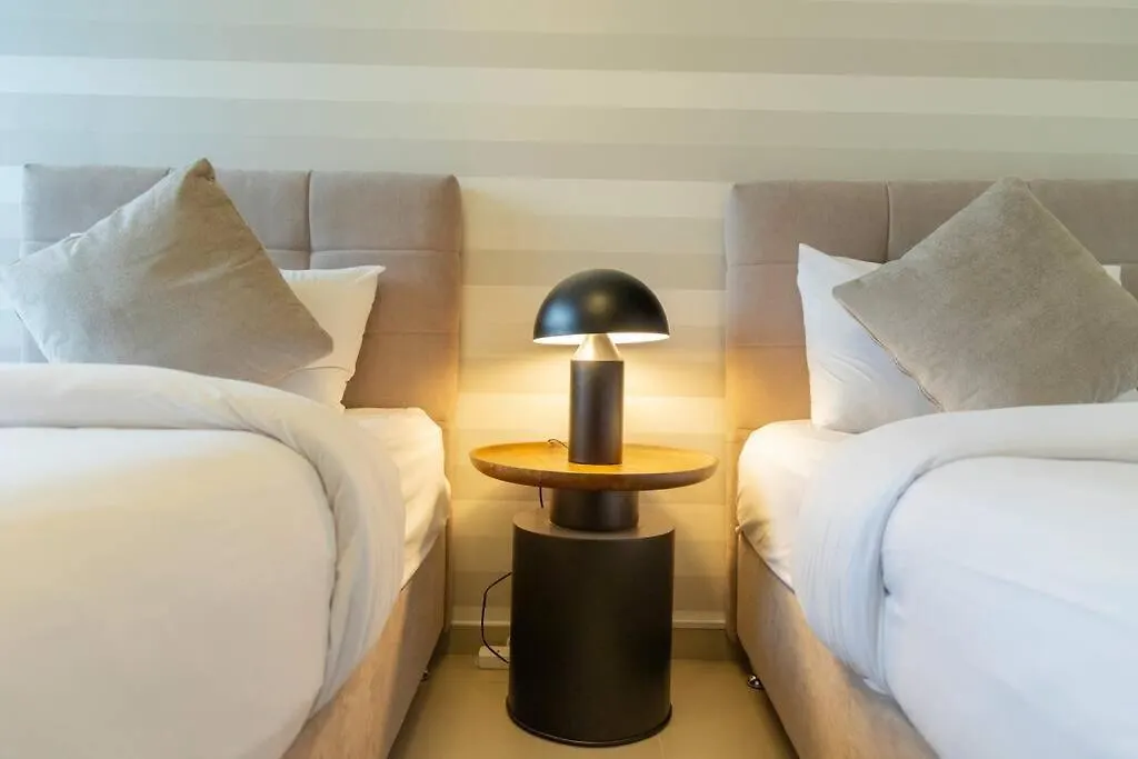 Burj & Fountain Views - Large Apt For 12 Guests! Dubai Apartment