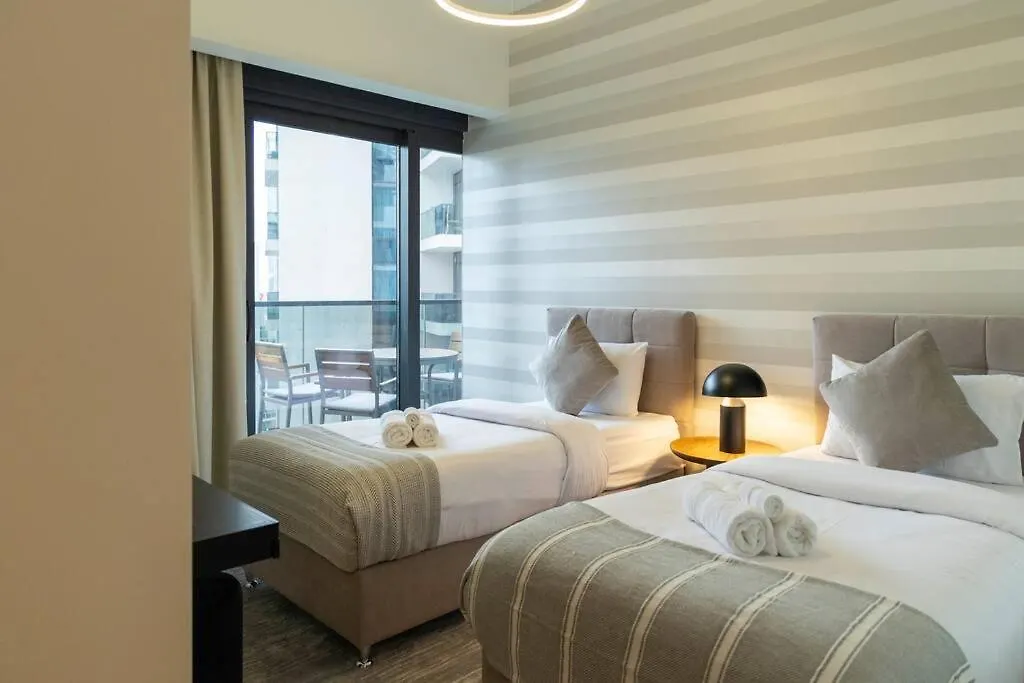 Burj & Fountain Views - Large Apt For 12 Guests! Dubai Apartment
