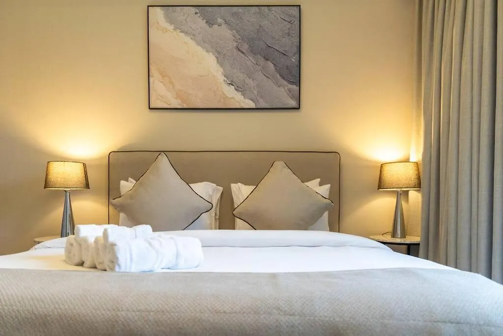 Burj & Fountain Views - Large Apt For 12 Guests! Dubai Apartment