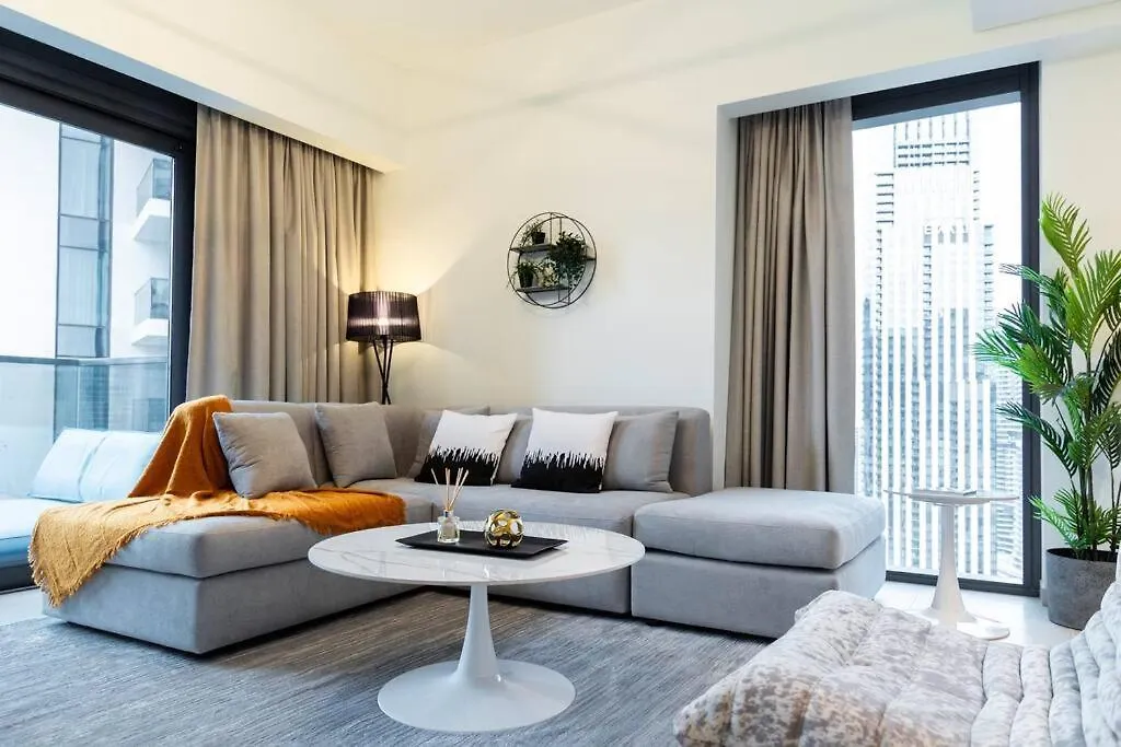 Burj & Fountain Views - Large Apt For 12 Guests! Dubai Apartment