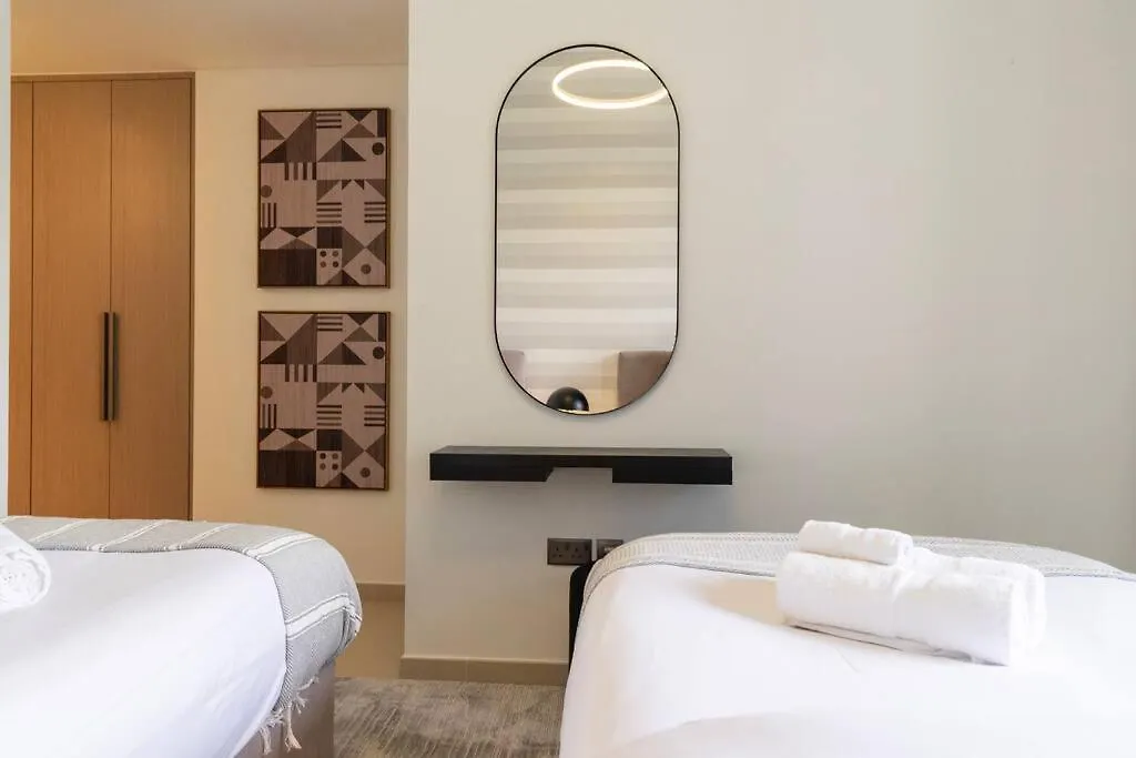 Burj & Fountain Views - Large Apt For 12 Guests! Dubai