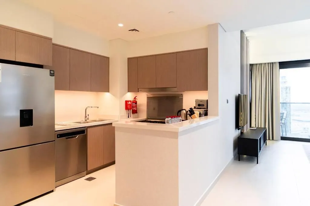 Burj & Fountain Views - Large Apt For 12 Guests! Dubai