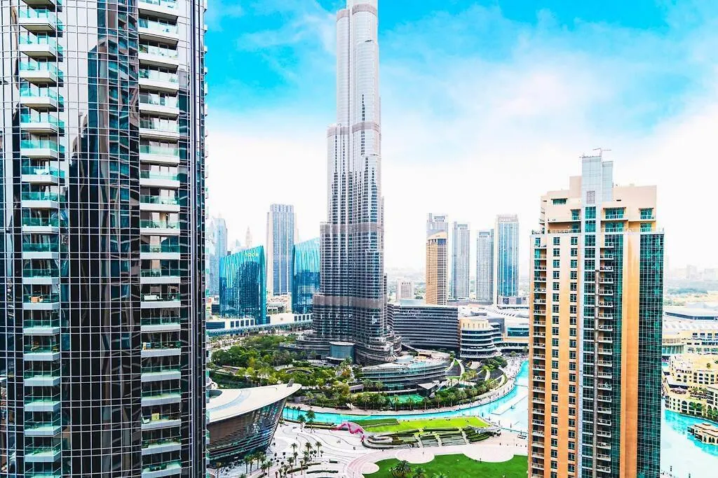 Burj & Fountain Views - Large Apt For 12 Guests! Dubai