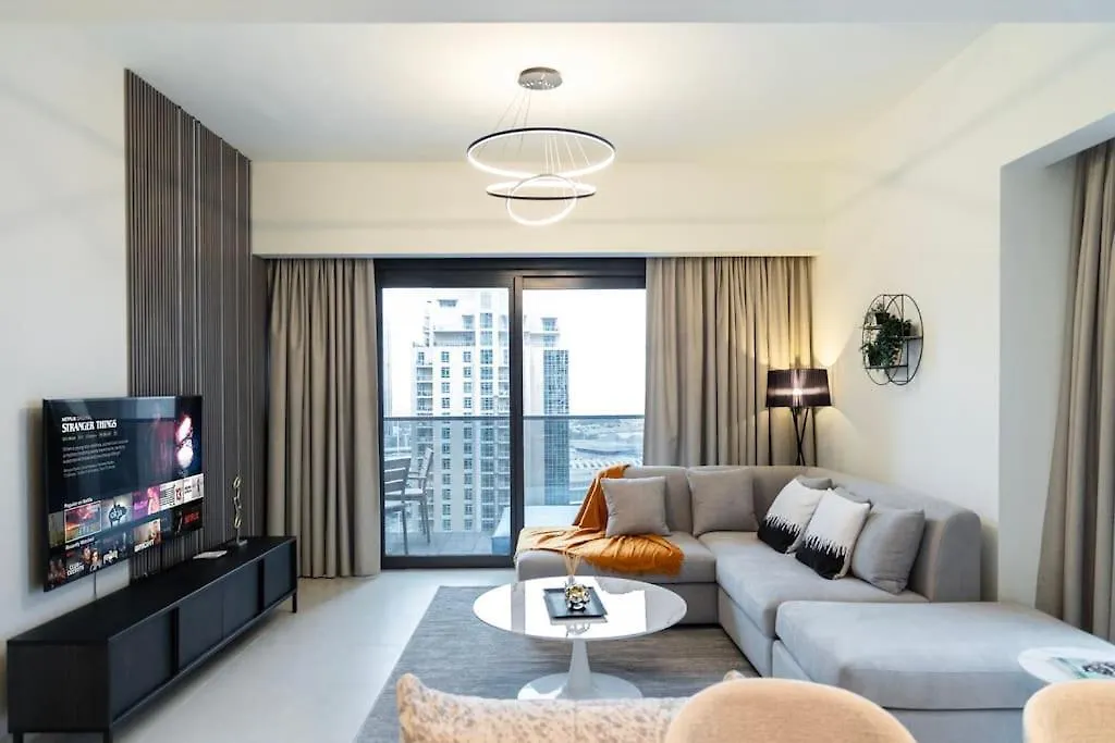 Burj & Fountain Views - Large Apt For 12 Guests! Dubai