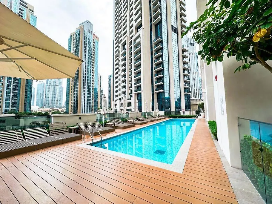 Burj & Fountain Views - Large Apt For 12 Guests! Dubai