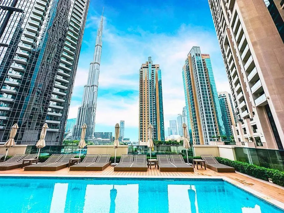 Burj & Fountain Views - Large Apt For 12 Guests! Dubai